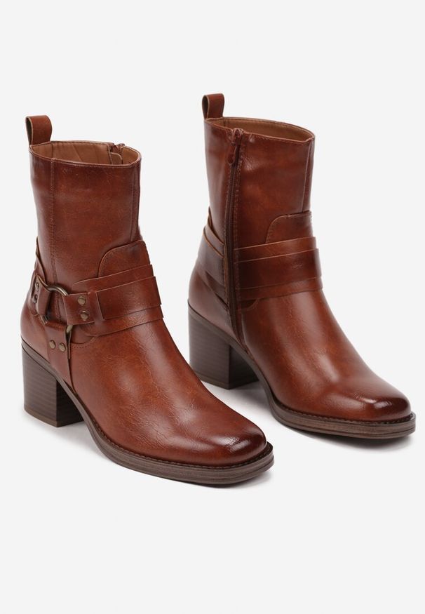 Renee - Brązowe Botki Bikery na Słupku z Klamrami i Paskami Verissca. Okazja: na imprezę. Zapięcie: klamry. Kolor: brązowy. Materiał: skóra, jeans. Wzór: aplikacja. Sezon: zima, jesień. Obcas: na słupku. Styl: rockowy