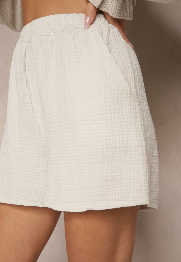 Renee - Beżowe Basicowe Szorty z Bawełny High Waist Naldelle. Okazja: na co dzień, na spacer. Stan: podwyższony. Kolor: beżowy. Materiał: bawełna. Sezon: wiosna. Styl: elegancki, casual