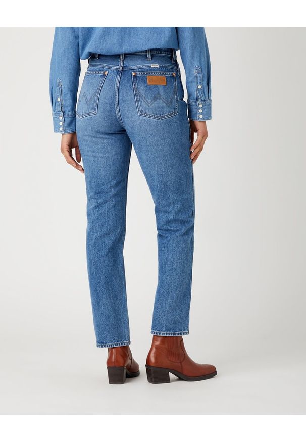 Wrangler - DAMSKIE SPODNIE JEANSOWE WRANGLER WILD WEST BLUEBELL W2H249332 112141312