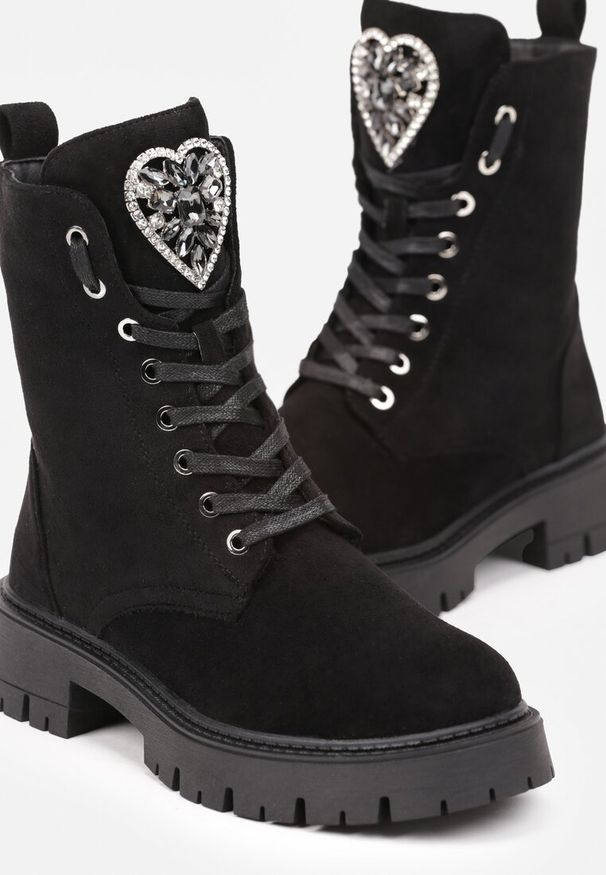 Born2be - Czarne Płaskie Sznurowane Botki w Stylu Workerów z Metalową Aplikacją Savanelith. Zapięcie: sznurówki. Kolor: czarny. Materiał: skóra, jeans. Wzór: aplikacja. Obcas: na obcasie. Wysokość obcasa: niski