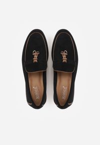 Renee - Czarne Mokasyny z Imitacji Zamszu z Zawieszką na Nosku Theophitos. Okazja: na spacer. Kolor: czarny. Materiał: zamsz. Wzór: grochy. Styl: elegancki, retro #3