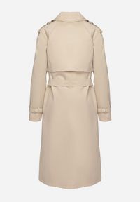Born2be - Beżowy Długi Płaszcz Trencz o Klasycznym Fasonie z Paskiem Nasde. Okazja: na co dzień. Kolor: beżowy. Materiał: jeans. Długość: długie. Styl: klasyczny #2