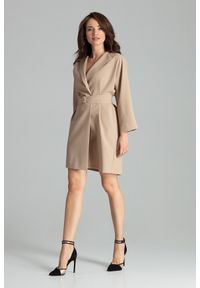 Lenitif - Sukienka typu żakiet z szerokim paskiem w talii beżowa. Okazja: do pracy, na spotkanie biznesowe. Kolor: beżowy. Styl: elegancki, biznesowy #3