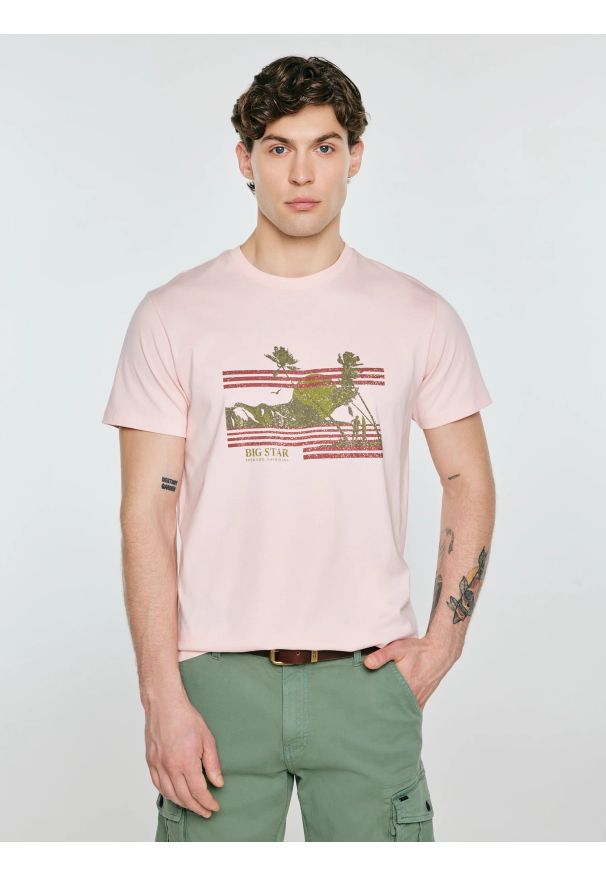 Big-Star - Koszulka męska z nadrukiem różowa Regger 600. Okazja: na spacer. Kolor: różowy. Materiał: materiał, bawełna, skóra, dzianina. Wzór: nadruk. Sezon: lato. Styl: klasyczny