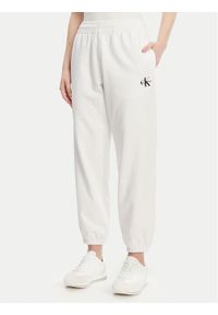 Calvin Klein Jeans Spodnie dresowe Monologo LV047B235G Biały Regular Fit. Kolor: biały. Materiał: bawełna #1