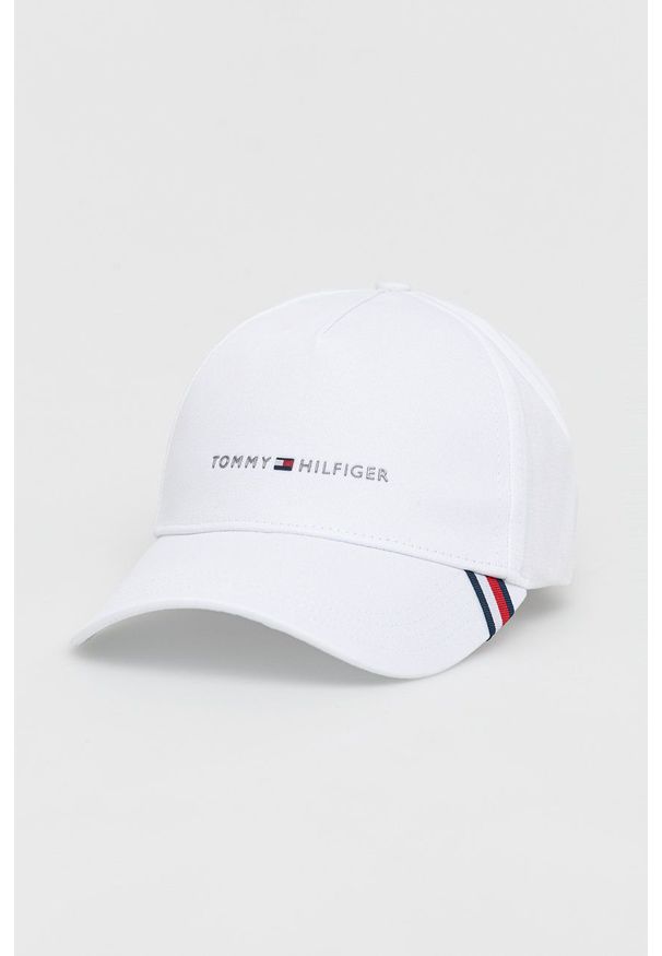 TOMMY HILFIGER - Tommy Hilfiger czapka bawełniana 1985 kolor biały z aplikacją. Kolor: biały. Materiał: bawełna. Wzór: aplikacja