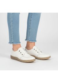 Półbuty damskie Rieker, skórzana cholewka z naturalnej skóry klasyczna niska forma z wiązaniem elastyczna lekka podeszwa wygodny model do codziennego. Okazja: na co dzień. Kolor: biały. Materiał: skóra. Szerokość cholewki: normalna. Styl: casual, klasyczny #1