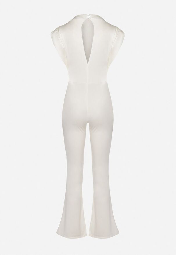 Born2be - Biały Kombinezon z Rozszerzanymi Nogawkami i Poduszkami w Ramionach Atearai. Okazja: na co dzień. Kolor: biały. Długość rękawa: krótki rękaw. Długość: krótkie. Styl: casual, elegancki