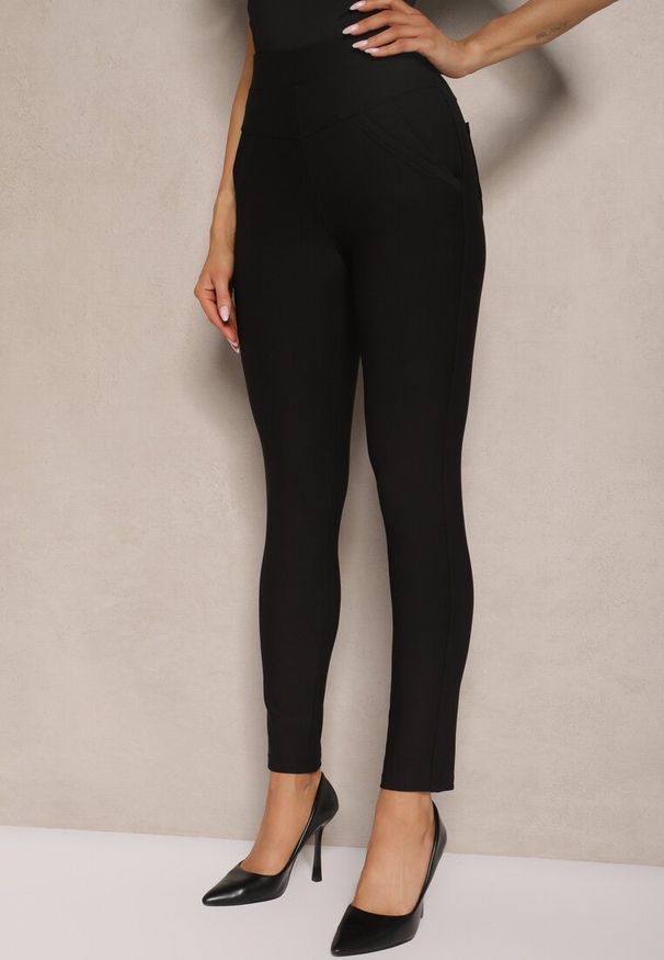 Renee - Czarne Spodnie o Fasonie Skinny z Gumką w Pasie i Kieszeniami Rizeena. Okazja: na co dzień. Kolor: czarny. Styl: elegancki, casual