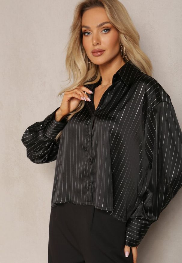 Renee - Czarna Koszula o Fasonie Oversize z Metaliczną Nicią Venatti. Okazja: na co dzień. Kolor: czarny. Materiał: tkanina. Długość: długie. Wzór: gładki. Styl: casual, klasyczny