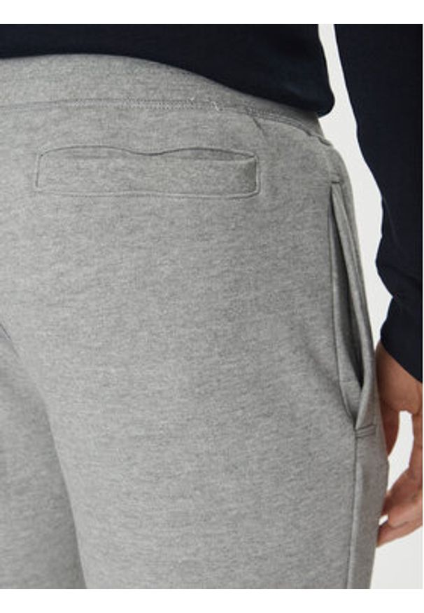 Guess Spodnie dresowe Z2YB22 KAIJ1 Szary Regular Fit. Kolor: szary. Materiał: bawełna