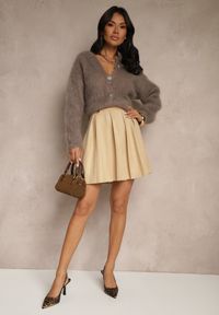 Renee - Beżowa Rozkloszowana Spódnica z Ekozamszu z Plisami w Stylu Preppy Sealia. Okazja: do pracy. Kolor: beżowy. Styl: klasyczny, elegancki, wizytowy #5
