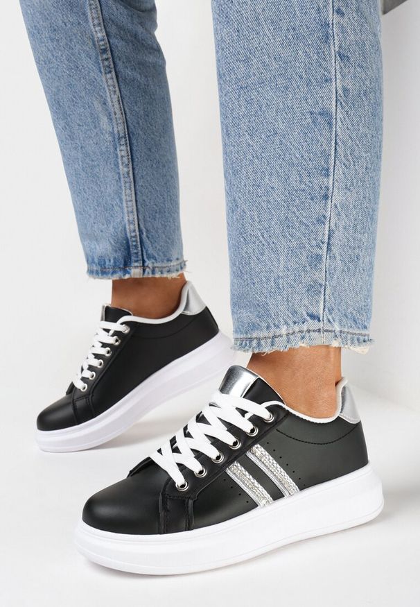 Born2be - Czarne Sneakersy na Grubej Podeszwie z Błyszczącymi Detalami z Cyrkoniami Elysiena. Kolor: czarny. Materiał: materiał. Wzór: aplikacja