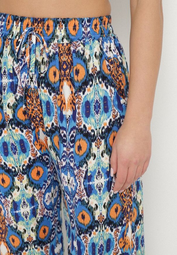 Born2be - Niebieskie Spodnie Szerokie z Bawełny w Etno Print Tolivenna. Okazja: na co dzień. Kolor: niebieski. Materiał: bawełna. Wzór: nadruk. Styl: etno