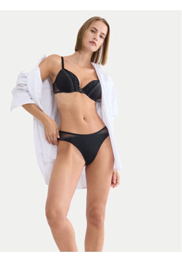 Triumph Figi brazylijskie Comfort Allure 10226445 Czarny. Kolor: czarny. Materiał: syntetyk