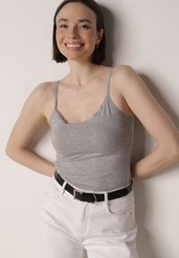 Born2be - Ciemnoszary Bieliźniany Top z Bawełny Ozdobiony Koronkową Lamówką Bervina. Kolor: szary. Materiał: bawełna, koronka. Wzór: aplikacja #1