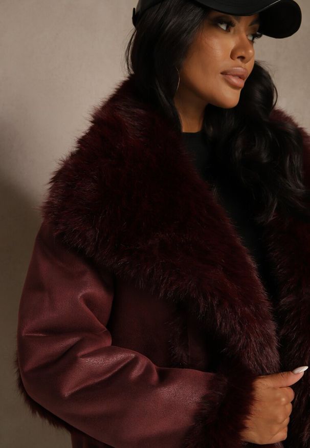 Renee - Bordowa Dwustronna Kurtka Biker Ozdobiona Futerkiem Flitta. Okazja: na co dzień. Kolor: czerwony. Materiał: futro. Wzór: aplikacja. Styl: elegancki, casual