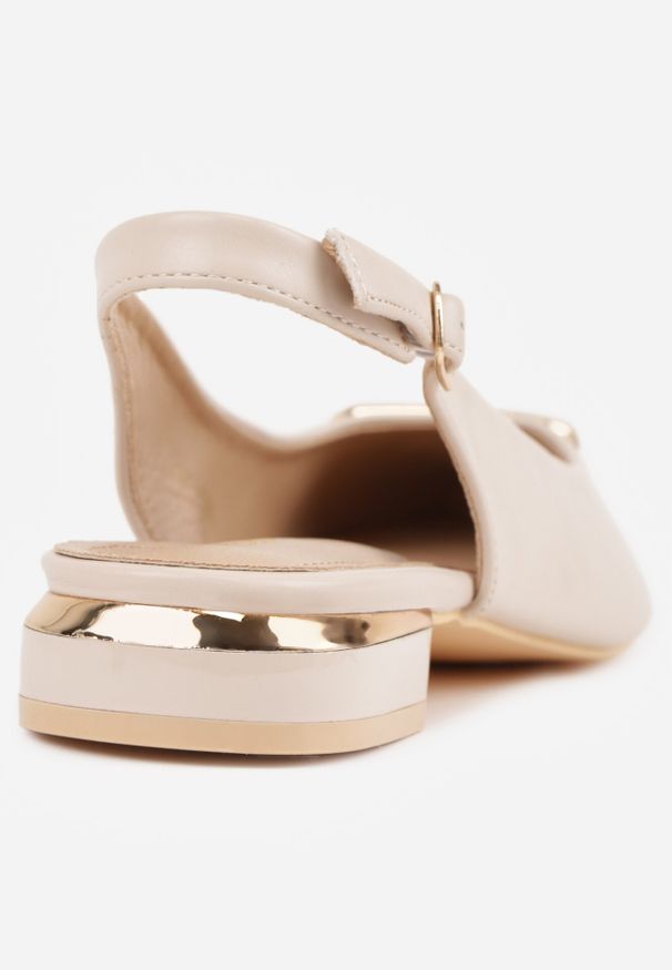 Born2be - Beżowe Sandały na Płaskim Obcasie z Odkrytą Piątą Klamerką na Nosku i Skórzaną Wkładką Saritaga. Kolor: beżowy. Materiał: skóra. Sezon: lato. Obcas: na obcasie. Wysokość obcasa: niski