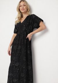 Born2be - Czarna Wiskozowa Sukienka z Metaliczną Nicią i Haftem Nelvesia. Okazja: na co dzień. Kolor: czarny. Materiał: wiskoza. Wzór: haft. Sezon: wiosna. Styl: klasyczny, casual, elegancki #5