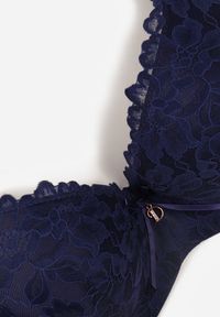 Renee - Granatowy Biustonosz Ozdobiony Koronką i Kokardką Aqiany. Kolor: niebieski. Materiał: koronka. Wzór: koronka, aplikacja #3