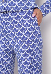Born2be - Granatowe Szerokie Spodnie w Drobny Print z Kieszeniami Rosenta. Kolor: niebieski. Wzór: nadruk
