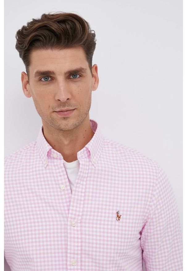 Polo Ralph Lauren Koszula bawełniana męska kolor różowy slim z kołnierzykiem button-down. Typ kołnierza: polo, button down. Kolor: różowy. Materiał: bawełna. Długość rękawa: długi rękaw. Długość: długie. Wzór: aplikacja
