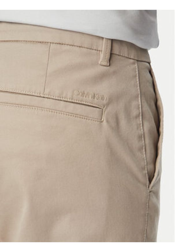 Calvin Klein Spodnie cargo LV04LC619G Beżowy Slim Fit. Kolor: beżowy. Materiał: bawełna