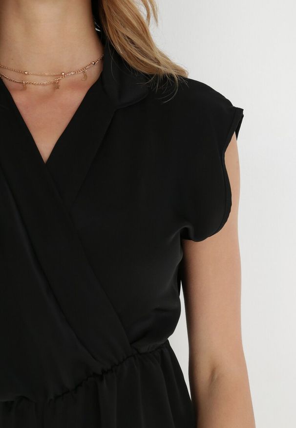 Born2be - Czarny Kombinezon Harminca. Okazja: na spotkanie biznesowe. Kolor: czarny. Materiał: tkanina. Długość: krótkie. Wzór: gładki, jednolity. Styl: biznesowy