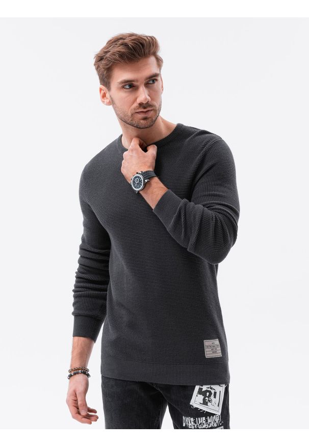 Ombre Clothing - Sweter męski E185 - grafitowy - XXL. Kolor: szary. Materiał: bawełna, akryl. Długość rękawa: długi rękaw. Długość: długie. Wzór: aplikacja. Sezon: jesień, zima