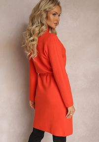 Renee - Pomarańczowa Sweterkowa Sukienka Pudełkowa ze Ściągaczem Helmineka. Kolor: pomarańczowy. Materiał: dzianina. Długość: midi #2