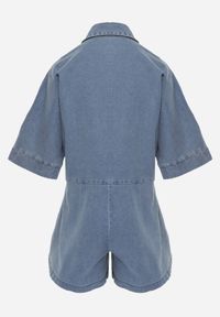 Born2be - Niebieski Krótki Kombinezon Jeansowy z Kołnierzykiem w Stylu Retro Aelixera. Okazja: na co dzień. Kolor: niebieski. Materiał: jeans. Długość: krótkie. Styl: retro #3