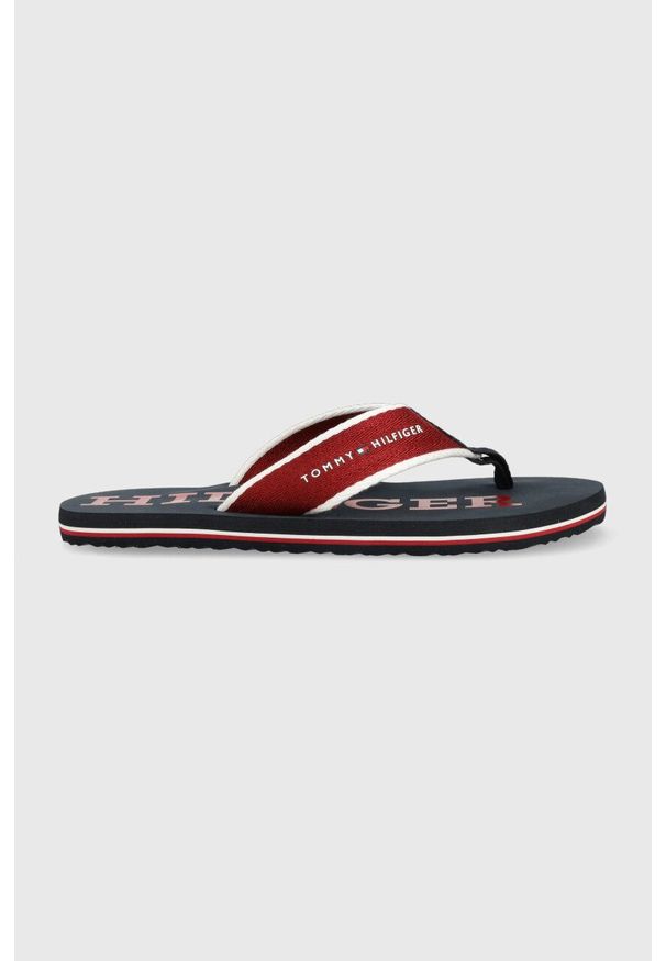 TOMMY HILFIGER - Tommy Hilfiger japonki CLASSIC HILFIGER BEACH męskie kolor granatowy FM0FM04617. Kolor: niebieski