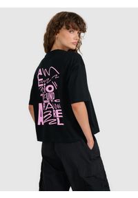 4f - 4F T-shirt oversize z nadrukiem damski - czarny XS. Okazja: na co dzień. Kolor: czarny. Materiał: dzianina, jersey, materiał, bawełna. Długość rękawa: krótki rękaw. Długość: krótkie. Wzór: nadruk. Styl: sportowy, klasyczny, casual