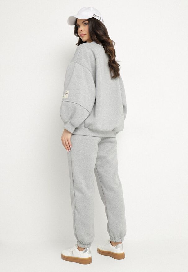 Born2be - Szary Komplet Dresowy Bluza i Joggery Podszyte Polarem Zibea. Kolor: szary. Materiał: dresówka, polar