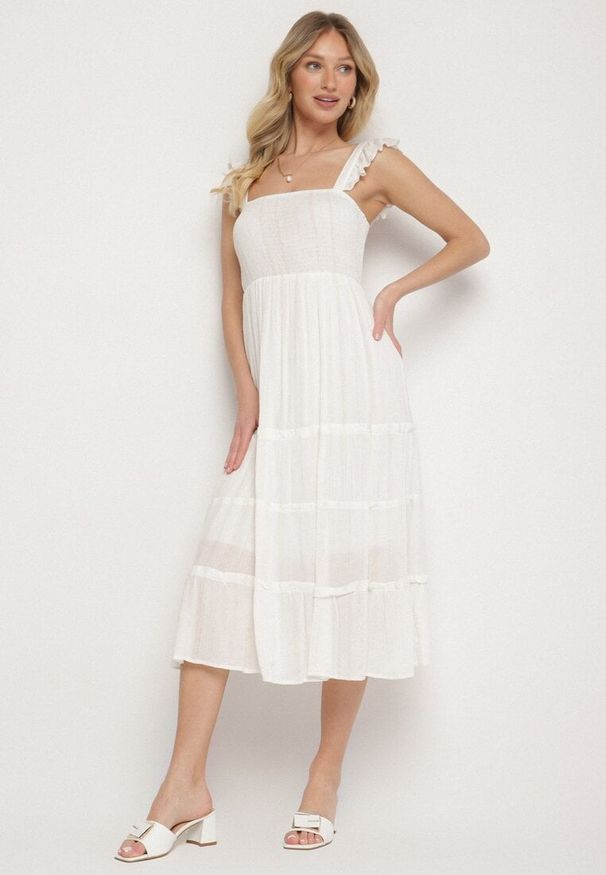 Born2be - Biała Wiskozowa Sukienka na Ramiączkach Zdobiona Metaliczną Nicią Iffrisse. Okazja: na co dzień. Kolor: biały. Materiał: wiskoza. Długość rękawa: na ramiączkach. Wzór: aplikacja. Styl: casual