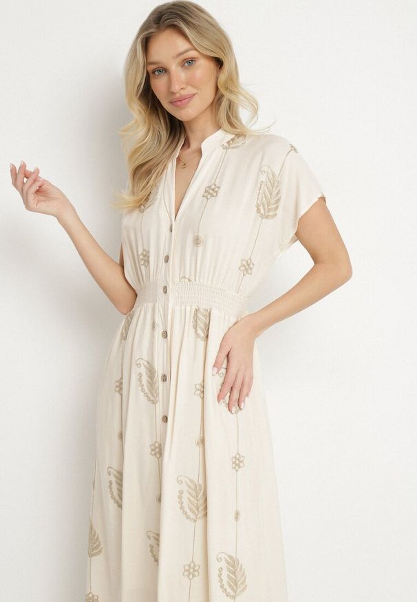 Born2be - Beżowa Koszulowa Sukienka z Bawełną Ozdobiona Metaliczną Nicią Tirlio. Okazja: na co dzień, na spacer. Kolor: beżowy. Materiał: bawełna. Wzór: aplikacja. Typ sukienki: koszulowe. Styl: klasyczny, casual, elegancki