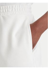 Guess Szorty sportowe V6GD14 K3090 Biały Regular Fit. Kolor: biały. Materiał: bawełna #3