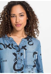 bonprix - Sukienka z lejącego lyocellu. Kolor: niebieski. Wzór: napisy #2