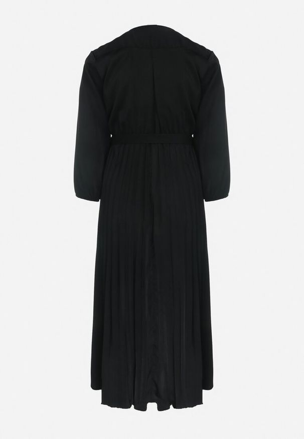 Born2be - Czarna Sukienka Maxi z Gumką w Pasie i Kopertowym Dekolcie Bertrama. Typ kołnierza: dekolt kopertowy. Kolor: czarny. Materiał: materiał. Typ sukienki: kopertowe. Długość: maxi