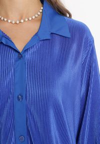Born2be - Granatowa Plisowana Sukienka Mini o Koszulowym Kroju Unvelc. Kolor: niebieski. Materiał: tkanina. Typ sukienki: koszulowe. Długość: mini #3