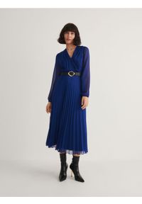 Reserved - Sukienka z paskiem - niebieski. Kolor: niebieski. Wzór: gładki. Długość: midi