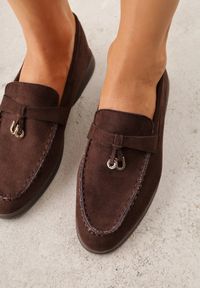 Born2be - Brązowe Mokasyny z Imitacji Zamszu z Ozdobną Aplikacją Tasseli. Okazja: na co dzień, na spotkanie biznesowe. Kolor: brązowy. Materiał: zamsz. Wzór: aplikacja. Styl: biznesowy, klasyczny, casual, elegancki #8