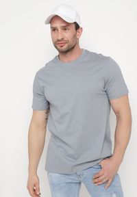 Born2be - Jasnoniebieska Koszulka Pixyphe. Okazja: na co dzień. Kolor: niebieski. Styl: klasyczny, casual, elegancki #4