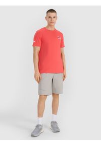 4f - 4F T-shirt regular z nadrukiem męski - różowy XL. Okazja: na co dzień. Kolor: różowy. Materiał: bawełna, jersey, tkanina. Długość rękawa: krótki rękaw. Długość: krótkie. Wzór: nadruk. Styl: sportowy, casual, elegancki, klasyczny