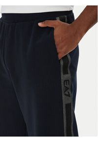 EA7 Emporio Armani Spodnie dresowe 7M000545 AF12660 UB102 Granatowy Modern Fit. Kolor: niebieski. Materiał: bawełna