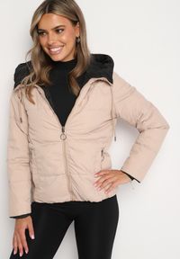 Born2be - Jasnobeżowa Dwustronna Kurtka Pikowana Ozdobiona Sznurkami Mivvena. Okazja: na co dzień. Kolor: beżowy. Materiał: jeans. Długość rękawa: długi rękaw. Długość: długie. Wzór: aplikacja. Styl: casual #6