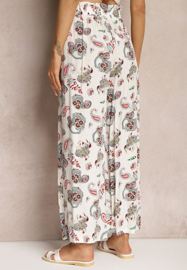 Renee - Biało-Różowe Bawełniane Spodnie Boho w Stylu Palazzo z Gumką w Pasie i Wysokim Stanem Pravia. Stan: podwyższony. Kolor: biały. Materiał: bawełna. Sezon: lato. Styl: boho
