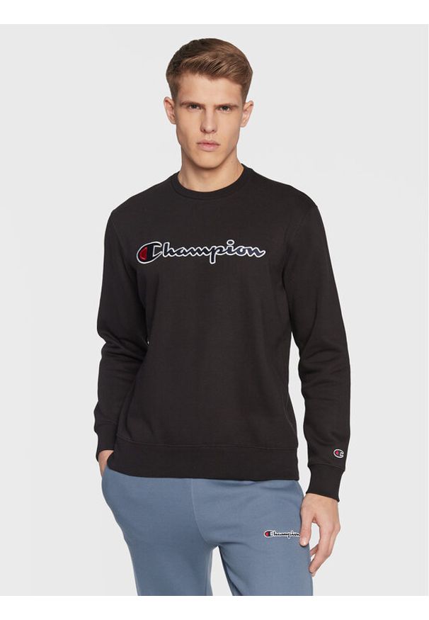 Champion Bluza Embroided Script Logo 217859 Czarny Regular Fit. Kolor: czarny. Materiał: bawełna