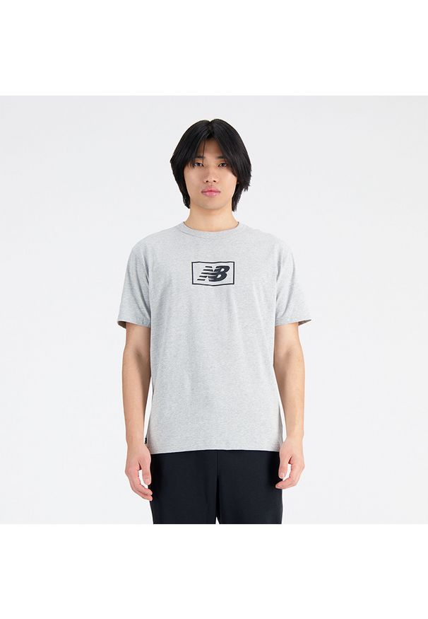 Koszulka męska New Balance MT33512AG – szara. Kolor: szary. Materiał: materiał, bawełna. Długość rękawa: krótki rękaw. Długość: krótkie