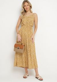 Born2be - Żółta Bawełniana Sukienka na Ramiączkach o Rozkloszowanym Kroju Jenarella. Okazja: na co dzień. Typ kołnierza: dekolt w kształcie V. Kolor: żółty. Materiał: bawełna. Długość rękawa: na ramiączkach. Styl: elegancki, casual #4